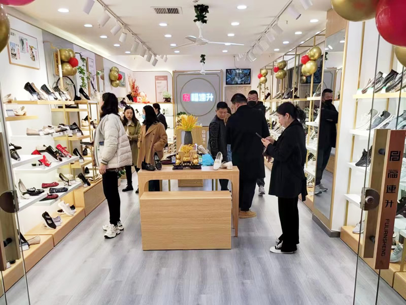 開老北(běi)京布鞋店(diàn)年收入？